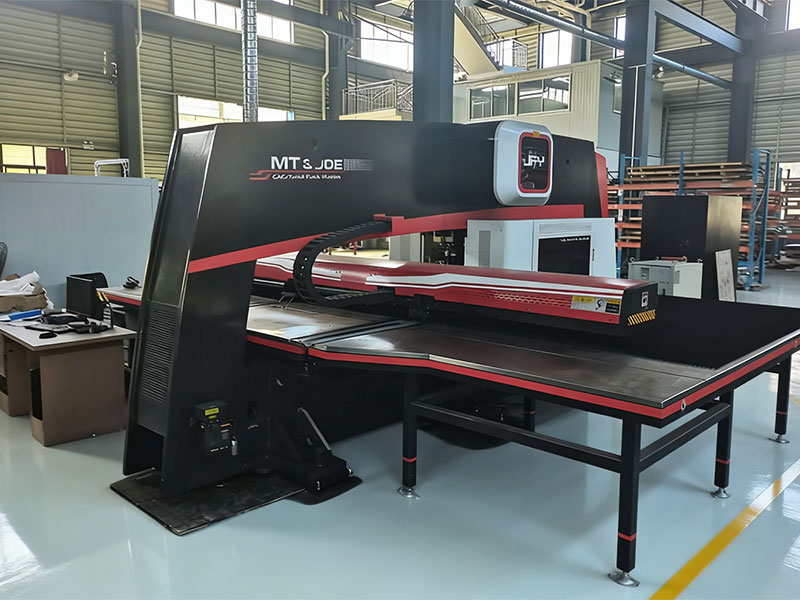 02.Sheet-metal-equipment---CNC-punching-machine