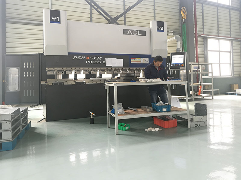 03.Sheet-metal-processing-equipment---CNC-bending-machine