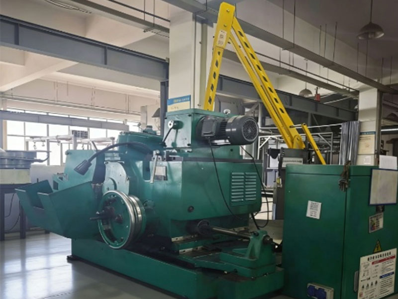 Internal-and-External-Cylindrical-Grinding-Machine